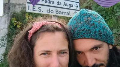 As personaxes protagonistas da obra, de camiño ao insti